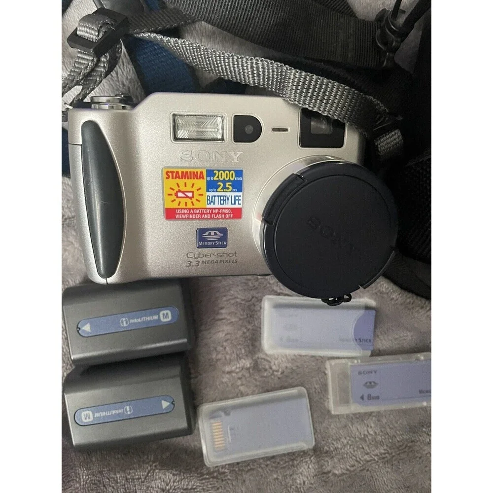 Sony stamina 2002.5 cyber shot camera 3.3 megapixels With Bag not Tested ￼￼